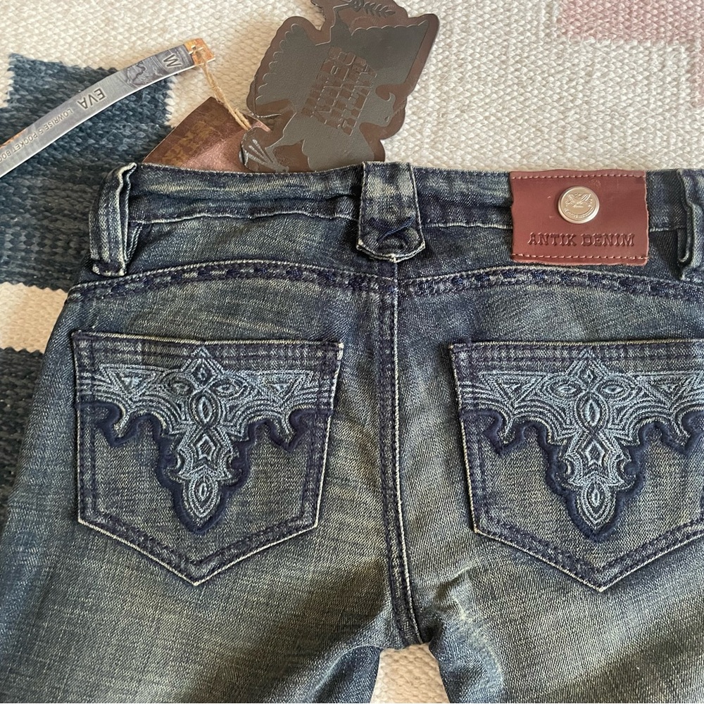 NWT Boutique LA brand Antik Denim Dark Blue Jeans with Embroidered Pockets